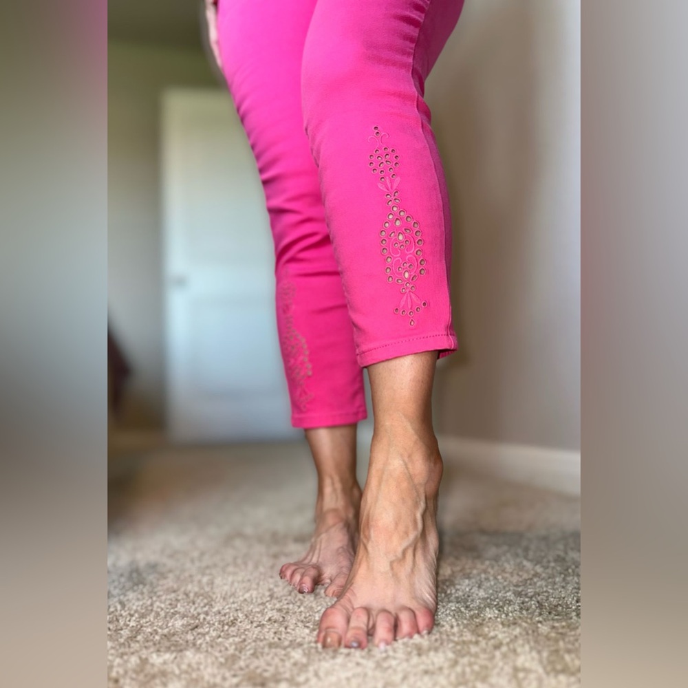 Isaac Mizrahi Vibrant Pink Cropped Pants - Picture 5 of 15